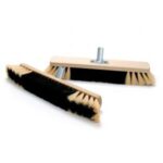 Zmeták drevený 40 cm s kovaním bez rúčky